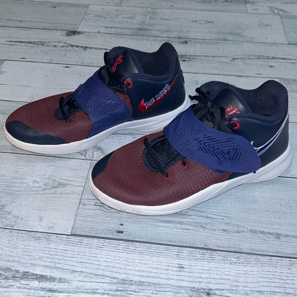 Youth Size 5Y Nike Boy Shoes Kyrie Flytrap lll Red Blue BQ5620-400 Basketball
